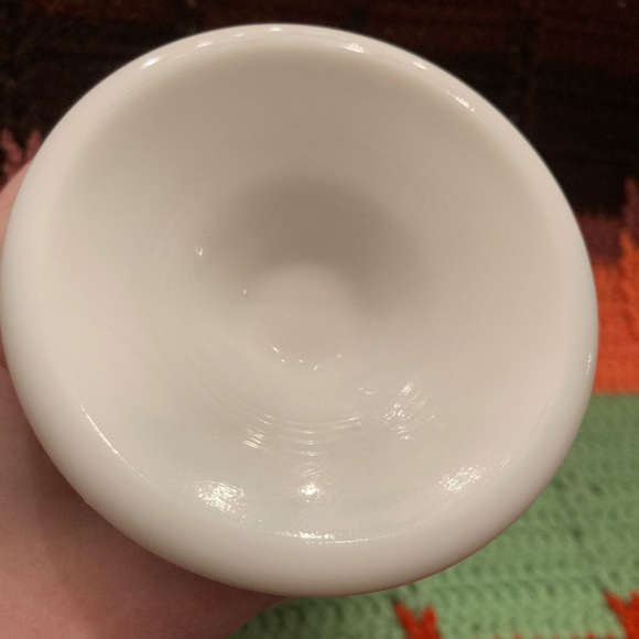 Vintage Westmorland Milk Glass Embossed Grape Pattern Pitcher - Picture 12 of 15